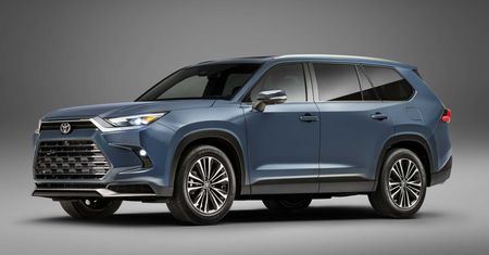 Toyota Grand Highlander debiutuje w USA. Zmieści trzy rzędy siedzeń i sporo walizek