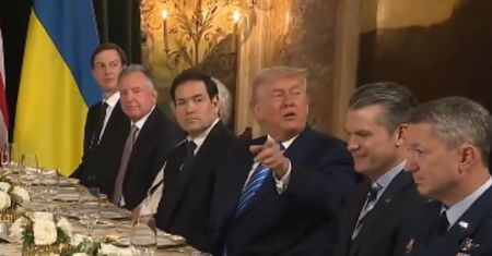 Trump "wygonił" dziennikarzy. Kuriozalna sytuacja przy stole