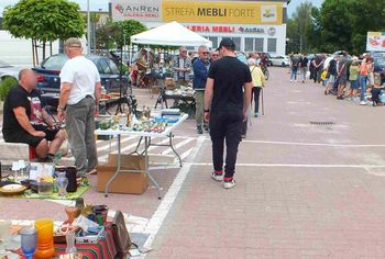 Tłumy na sobotniej Giełdzie Staroci i Rożności w Starachowicach