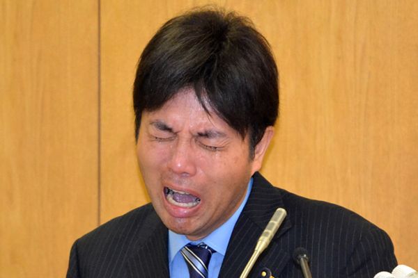 Japoński polityk przeprasza i płacze, bo sprzeniewierzył pieniądze podatników