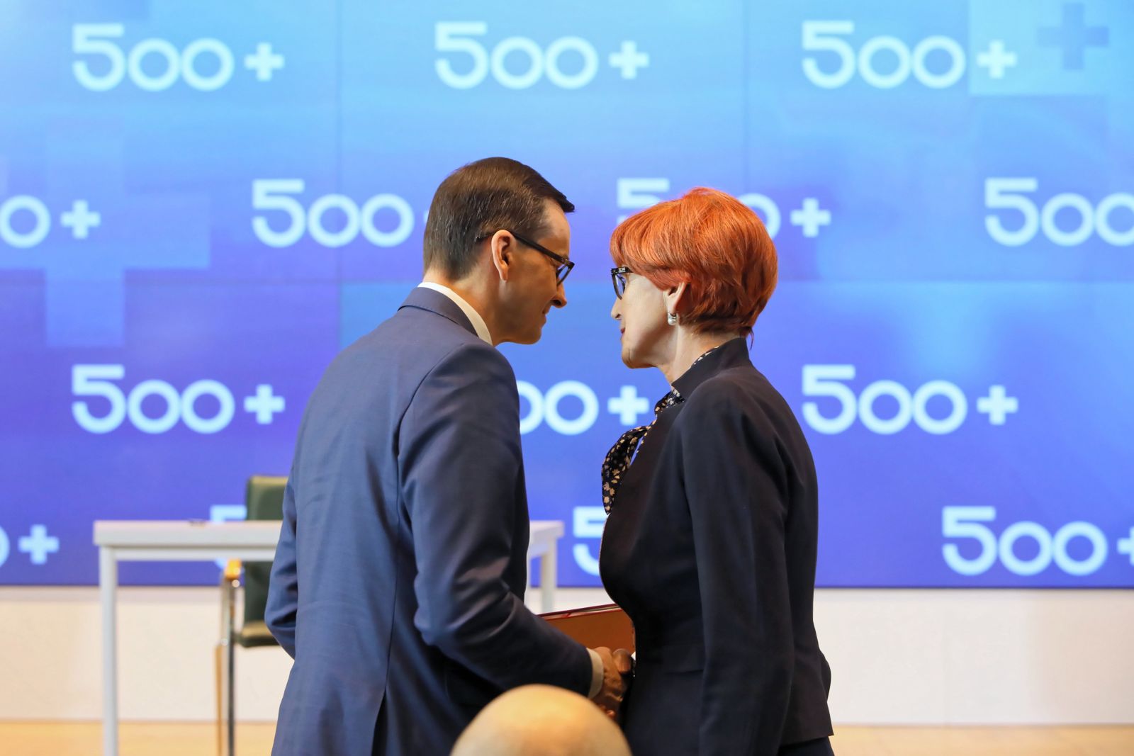 Mateusz Morawiecki i Elżbieta Rafalska podczas konferencji dotyczącej Programu Rodzina 500+ 16 kwietnia.