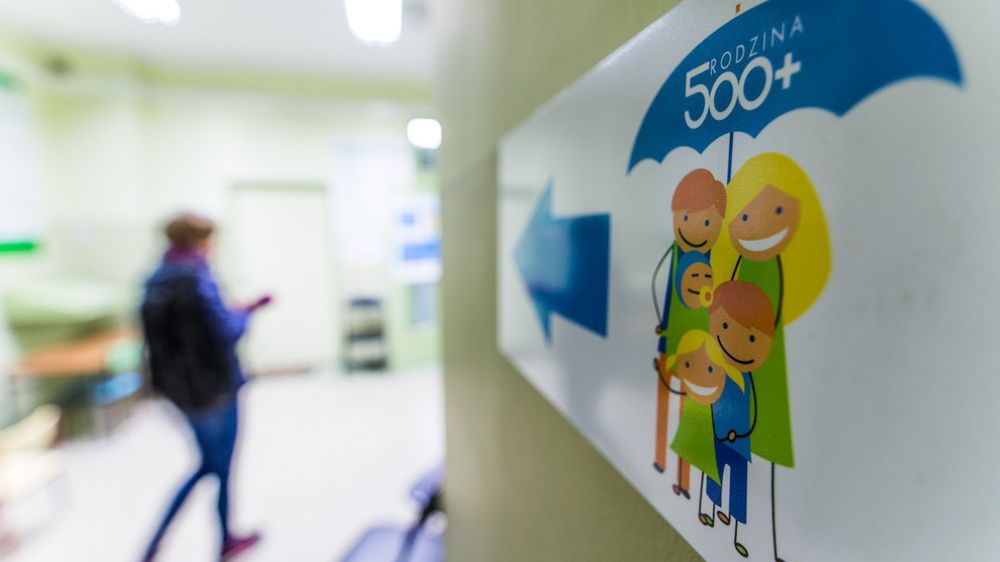 "500 plus" na pierwsze dziecko. "Od początku lipca wpłynęło 3,5 miliona wniosków"