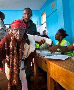 Kenijczycy w kolejkach do urn wyborczych - kto zostanie nowym prezydentem?