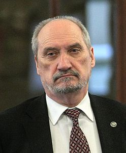 Macierewicz kazał przetłumaczyć raport? Komentarze polityków