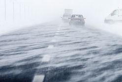 Atak zimy w Rumunii. Paraliż na drogach i kolei - zobacz film