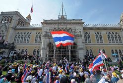 Premier Tajlandii opuściła Bangkok. Armia nie chce ingerować w kryzys