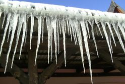 Uwaga na lodowe sople i śnieg na dachach