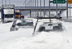 W Serbii dziesiątki ludzi utknęły na zasypanych śniegiem drogach