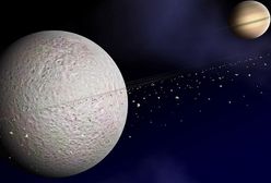 Złączenie Księżyca z Saturnem na wieczornym niebie