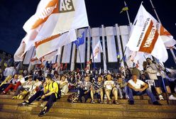 Protest przed pałacem prezydenckim przeciw ustawie językowej