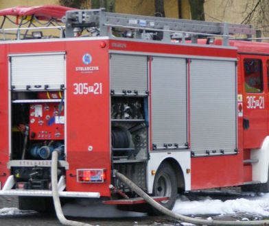 Pożar kamienicy w Ciechanowicach. 1 osoba nie żyje, 14 ewakuowanych