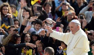 Watykan konsultuje się z biskupami ws. rozwiedzionych i wolnych związków