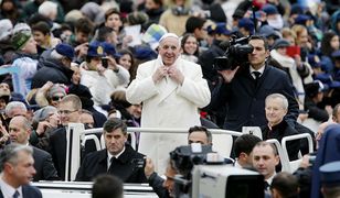 Watykan: papież nie wychodzi, by rozdawać jałmużnę