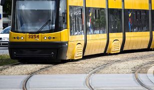 Policja zatrzymała 16-letnią uczestniczkę bójki w warszawskim tramwaju