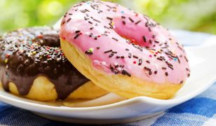 Jak zrobić amerykańskie pączki z dziurką?
