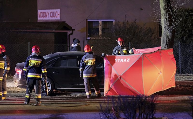 Miejsce wypadku samochodowej kolumny rządowej.