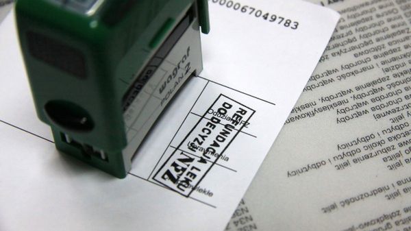 Lekarze wracają do pieczątek - "Refundacja leku do decyzji NFZ"