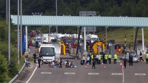 Służby na autostradzie M6