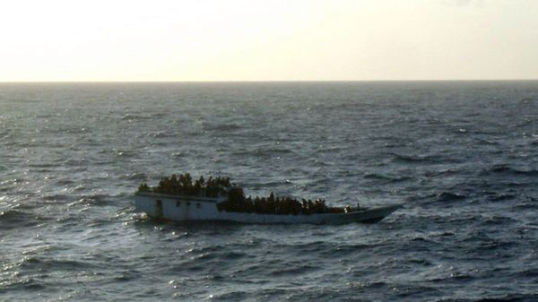 Imigranci często ryzykują życiem, próbując dopłynąć do terytoriów Australii
