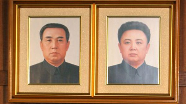 Portrety Kim Ir Sena (z lewej) i Kim Dzong Ila