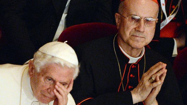 Papież Benedykt XVI i kardynał Tarcisio Bertone