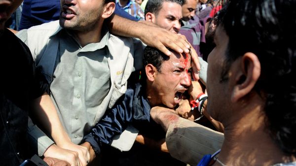 Starcia zwolenników i przeciwników prezydenta Mursiego w Kairze