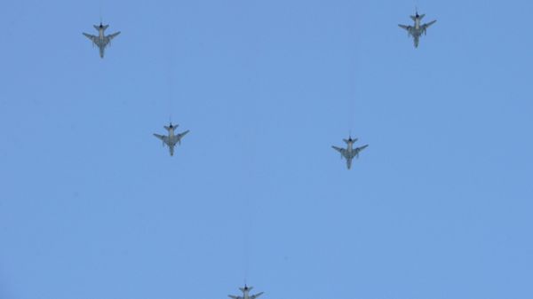 Su-22 podczas defilady lotniczej