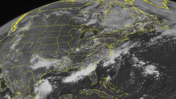 Jeden ze scenariuszy zakłada, że tor Isaaca przetnie Florydę