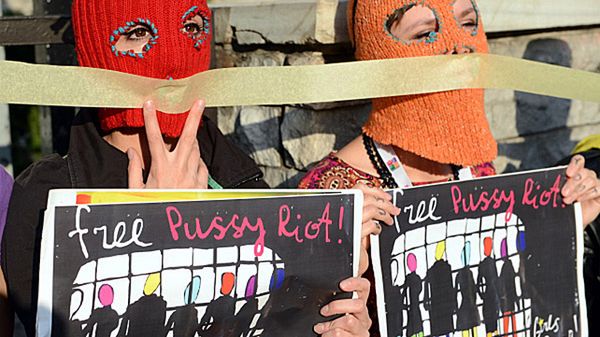 Protest pod hasłem "Wolność dla Pussy Riot" 17 bm. pod ambasadą rosyjską w Warszawie, zorganizowany przez Amnesty International i Porozumienie Kobiet 8 Marca