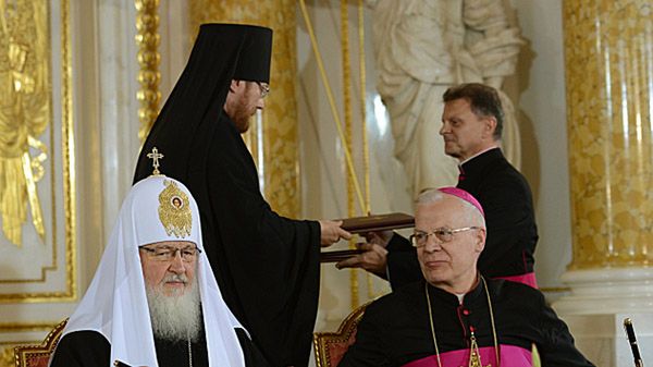 Patriarcha Moskwy i całej Rusi Cyryl I i przewodniczący Konferencji Episkopatu Polski abp Józef Michalik
