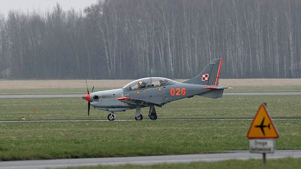 Samolot PZL-130 Orlik na lotnisku w Radomiu. Na zdjęciu maszyna o numerze 026