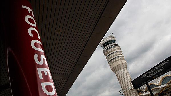 Wieża kontrolna lotniska im. Ronalda Reagana w Waszyngtonie