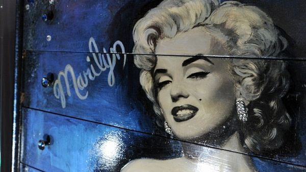 Portret MM na wystawie w Hollywood