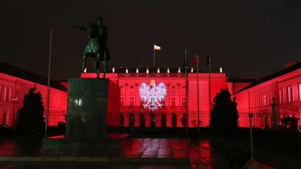 Okolicznościowa iluminacja na fasadzie Pałacu Prezydenckiego