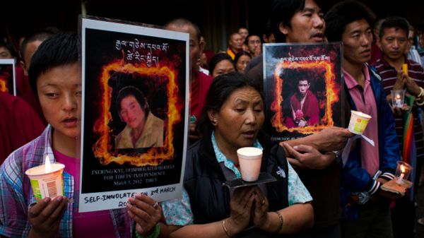 Tybetańczycy w Indiach modlą się za rodaków, którzy dokonali samospalenia