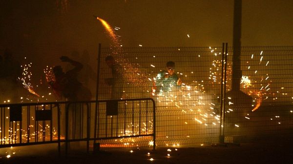 W stos ogni sztucznych trafił fajerwerk wystrzelony z innego miejsca