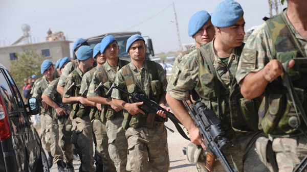 Tureccy żołnierze przy granicy z Syrią