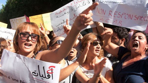 Protest poparcia Tunezyjki, która twierdzi, że zgwałcili ją policjanci