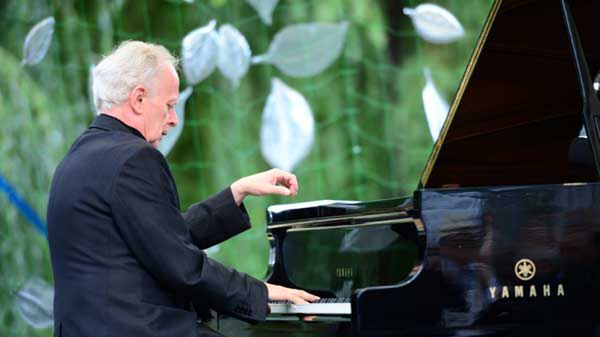 Janusz Olejniczak gra utwory Chopina