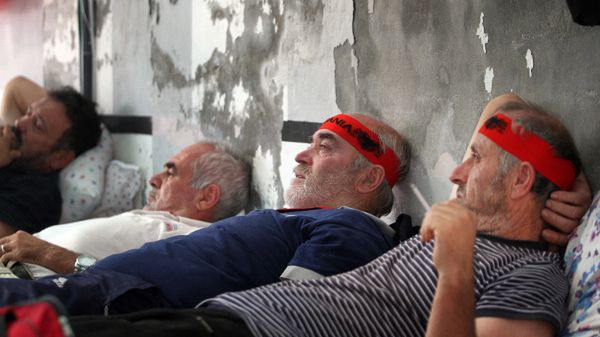 Byli więźniowie polityczni protestują w Tiranie