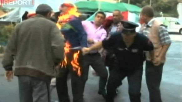 Gjergj Ndreca próbował dokonać samospalenia podczas protestu