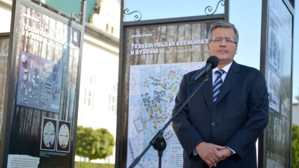 Prezydent RP Bronisław Komorowski, podczas otwarcia wystawy "Polski cmentarz wojenny w Kijowie-Bykowni"