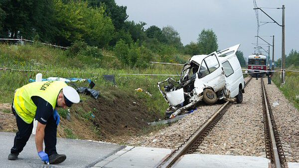 Wypadek na przejeździe kolejowym w Bratoszewicach