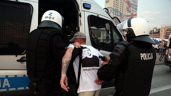 Interwencja policji w okolicach Strefy Kibica w Warszawie