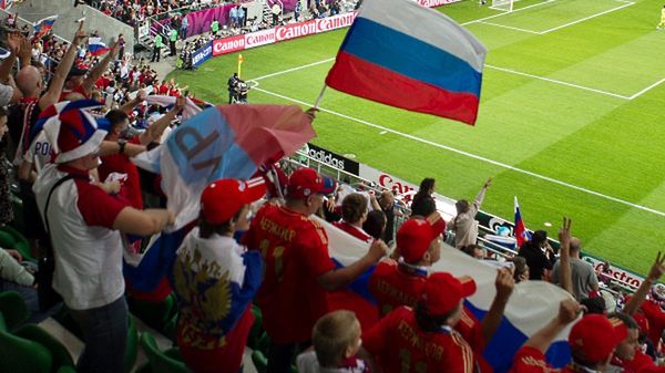 Kibice podczas meczu grupy A piłkarskich mistrzostw Europy: Rosja - Czechy