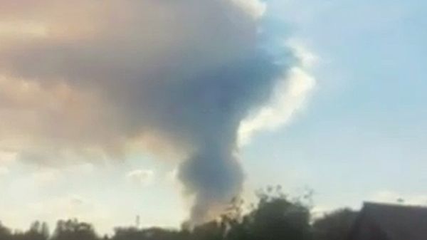 Kłęby dymu nad składem amunicji