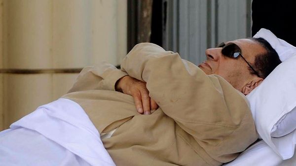 Hosni Mubarak podczas odczytania wyroku (2 czerwca 2012 roku)