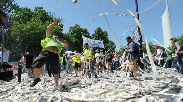 Protestujący taksówkarze