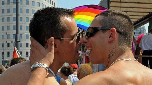 W raporcie wypomniano m.in. dyskryminację wobec mniejszości seksualnych. Zdjęcie z parady Euro Pride, Warszawa 2010 r.