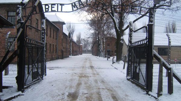 Brama wejściowa obozu koncentracyjnego Auschwitz I